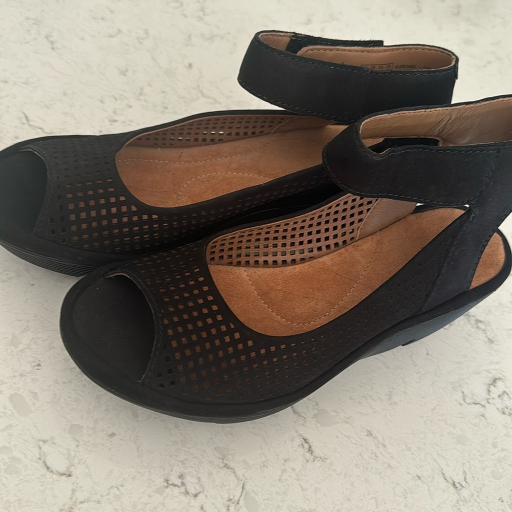 Clark’s reedy Salem’s wedge sandal black nubuck